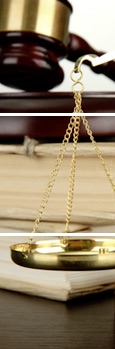 Richterhammer und Waage als Sinnbild für Recht